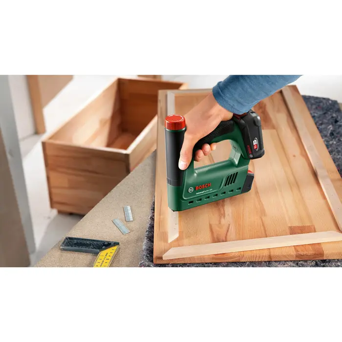 bosch-universaltacker-18v-14-18volt-electric-tacker-greenbla-70386-06032a7000-w.webp
