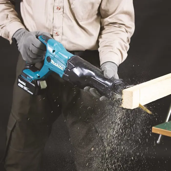 makita-djr186z-sabre-saw-32-cm-blackblue-75147-nakmakpis0003.webp