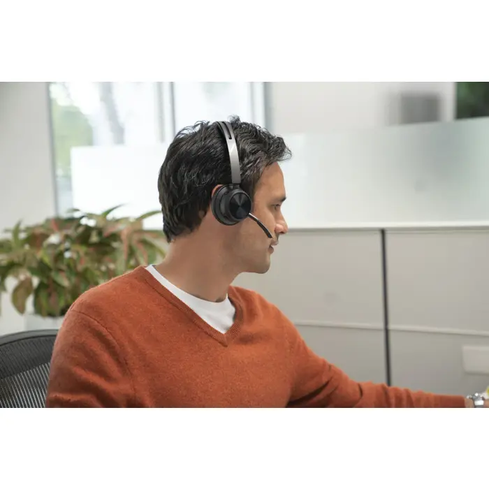 poly-voyager-focus-2-usb-c-c-headset-usb-ca-adapter-charging-70417-wlononwcrdek8.webp