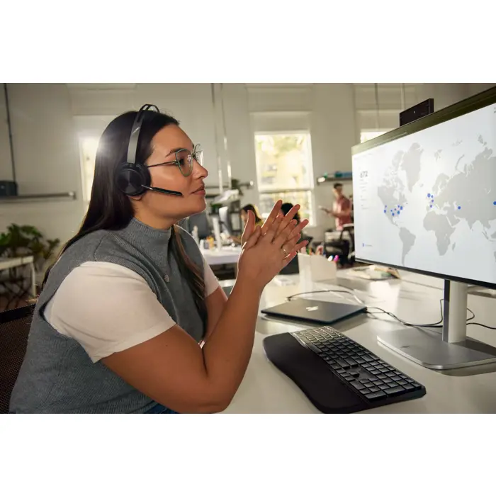 poly-voyager-focus-2-usb-c-c-headset-usb-ca-adapter-charging-72929-wlononwcrdek8.webp