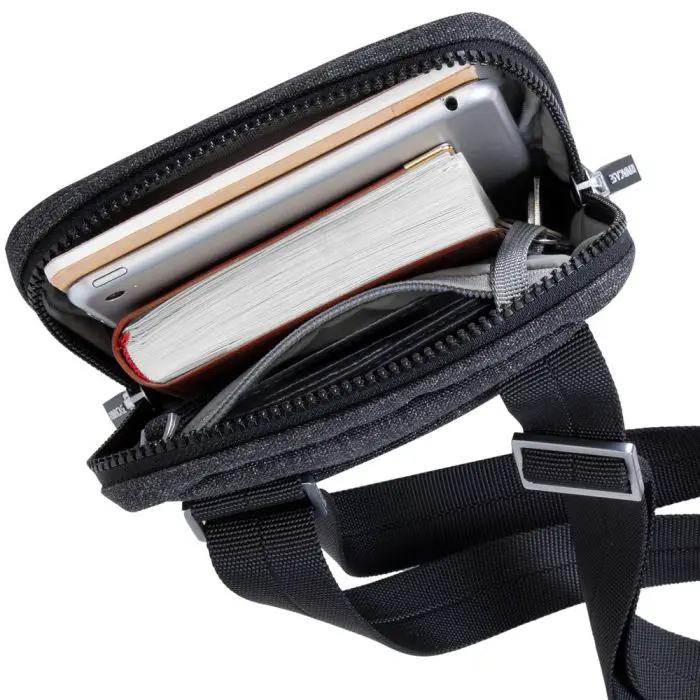 rivacase-tablet-bag-8-black-8810-22523-e0009928.webp