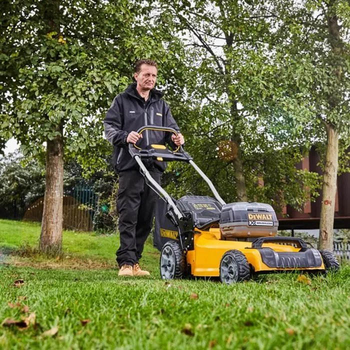 xr-2x18v-lawn-mower-with-aku-5ah-load-48cm-93107-wlononwcree60.webp