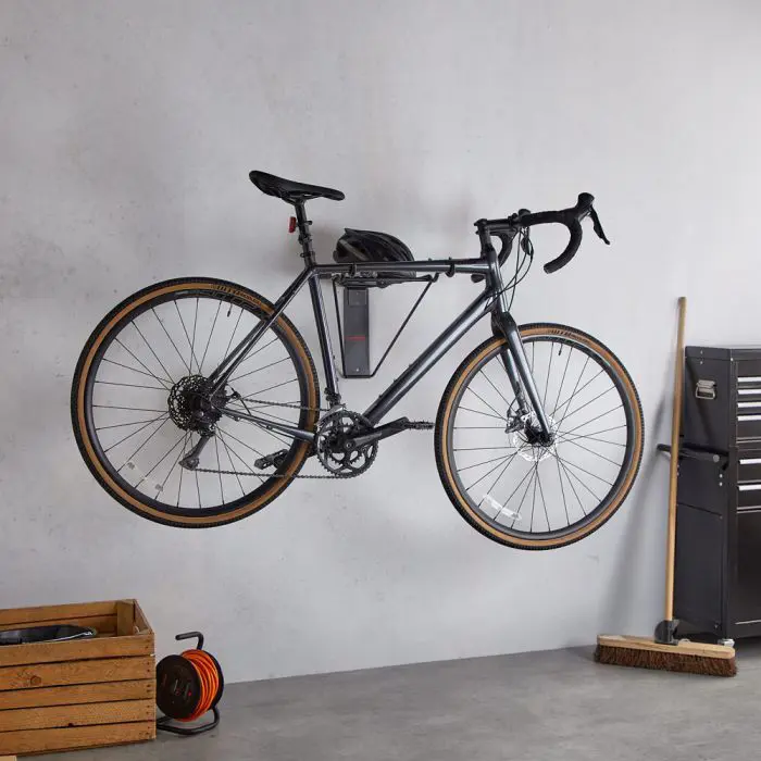 vonhaus-wall-mounted-folding-bike-rack-with-shelf-92401-e0014509.webp